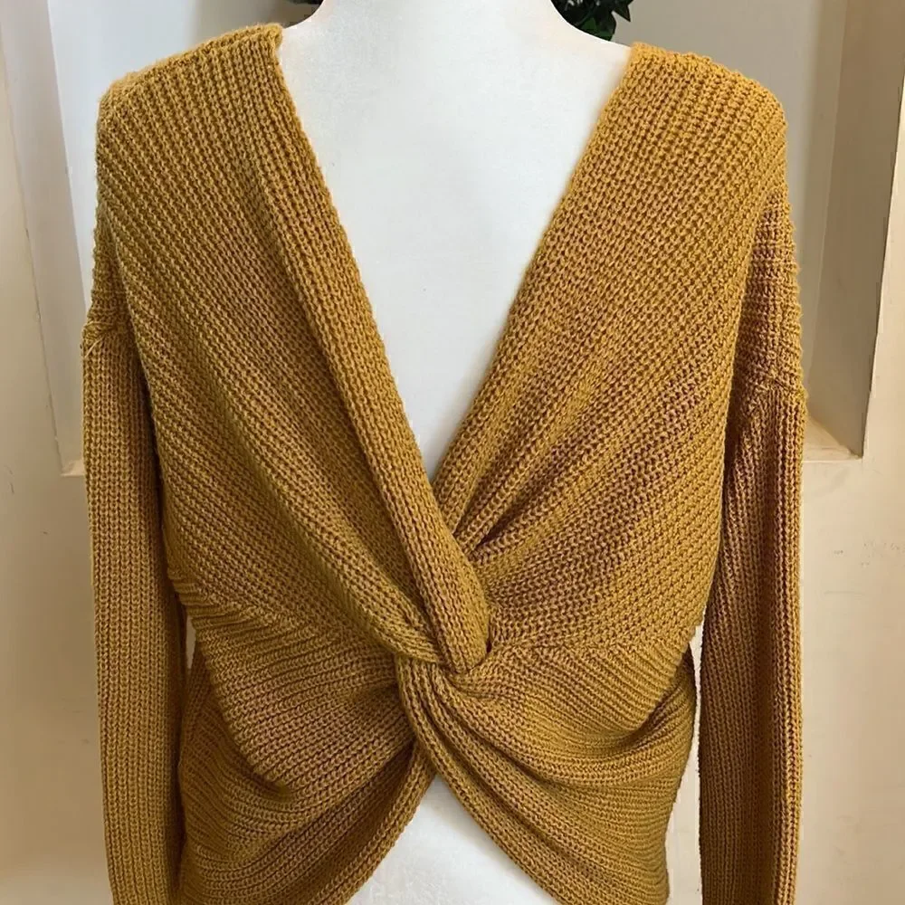 Women’s M mustard thick chunky twisted wrap back sweater
